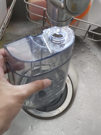 アイリスオーヤマ「RNS-P10-W」の使用手順①水を入れる。
